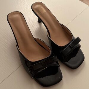 Black bow kitten heel